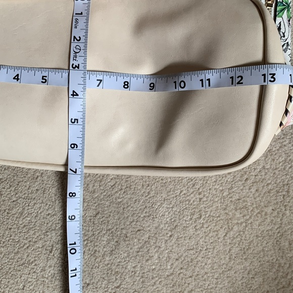 NEW WITH TAG Cream Bucket Bag with floral accents FROM Cracker Barrel - Picture 7 of 11